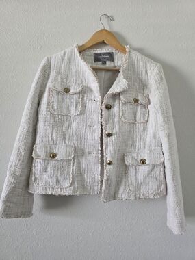Elegant Women's White Tweed Jacket with Pocket Detail